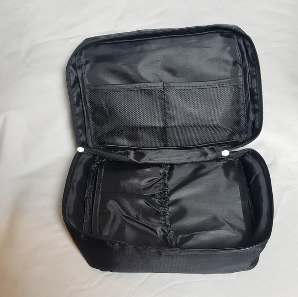 Travel Bag - Picture 4 of 9